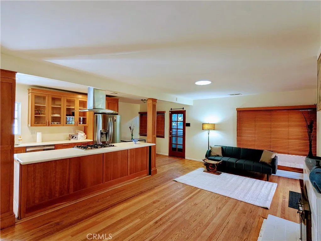 15123 Killion Street, Sherman Oaks, California 91411 home-pic-17